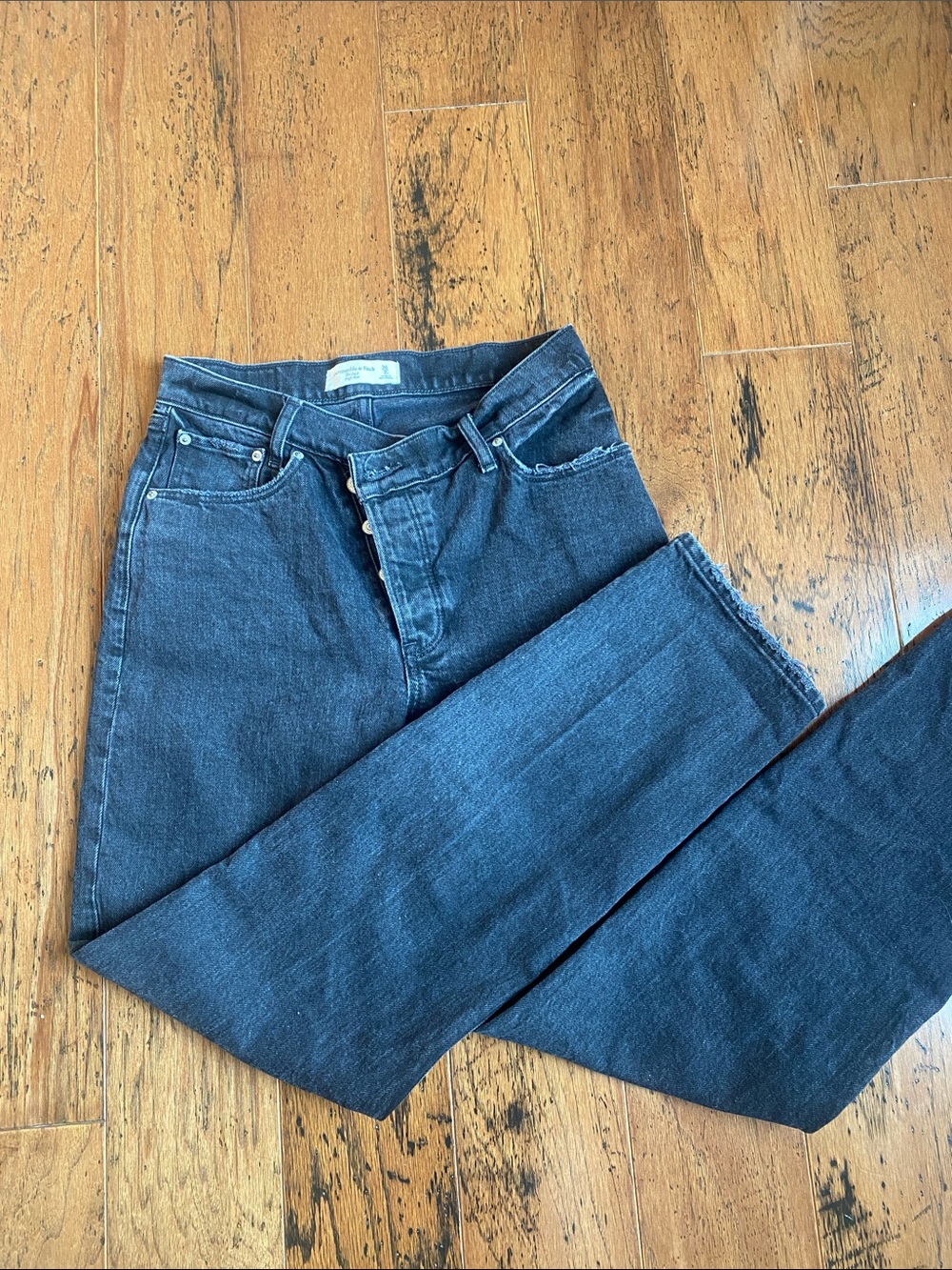 Classic High-Rise Women's Jeans in Black